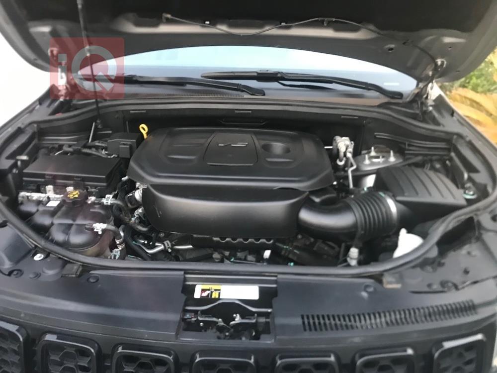 جیپ گراند شیرۆکی